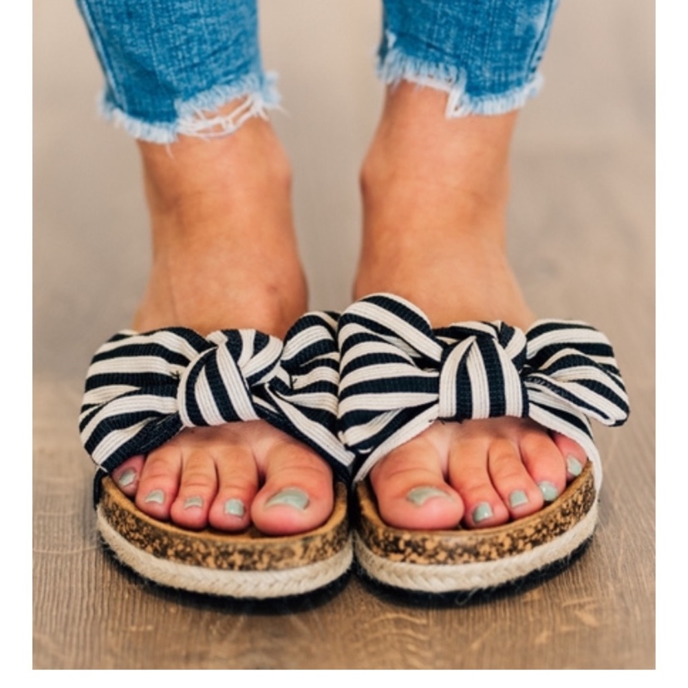 Black and white summer espadrille slides